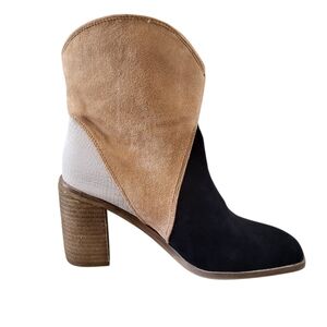 Ccocci Stylish Tan and Black Women's Faux Suede Boots - Size 9